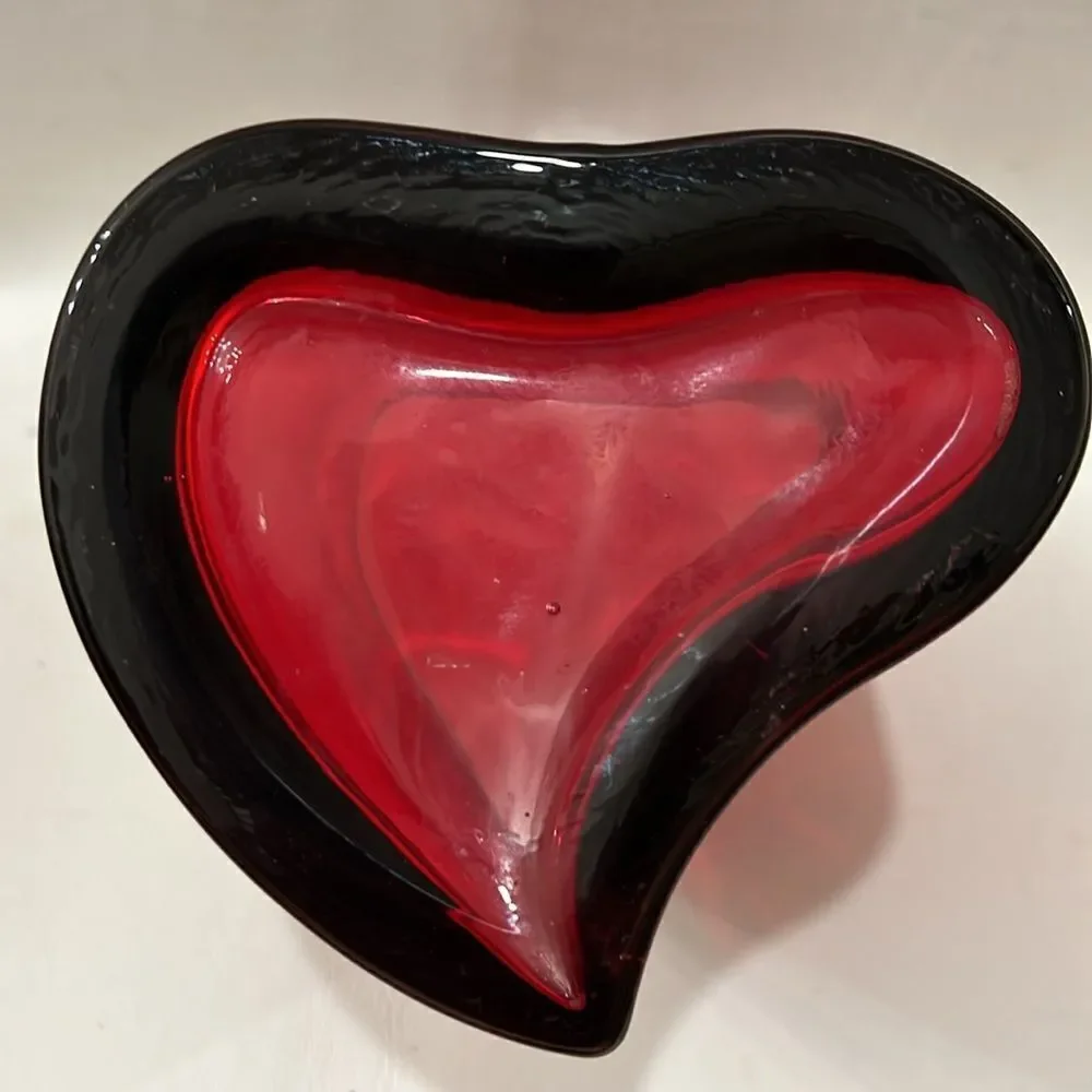 Ruby Red Glass Heart Vase Center Piece Wedding Valentine Day Love 8 3/4 In Tall